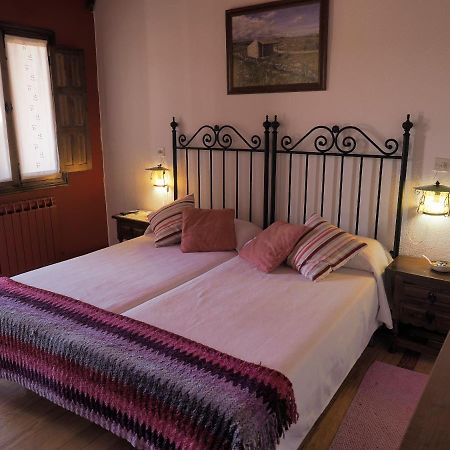 Hospedium Hostal Almanzor นาวาร์เรดอนดา เด เกรโดส ภายนอก รูปภาพ