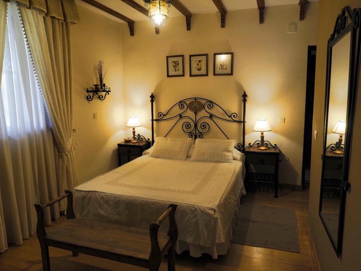 Hospedium Hostal Almanzor นาวาร์เรดอนดา เด เกรโดส ภายนอก รูปภาพ