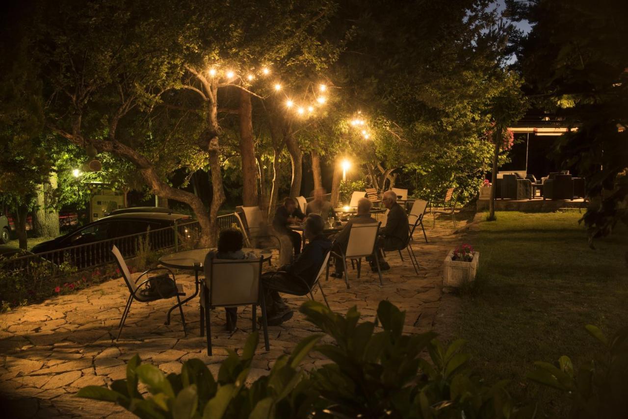 Hospedium Hostal Almanzor นาวาร์เรดอนดา เด เกรโดส ภายนอก รูปภาพ