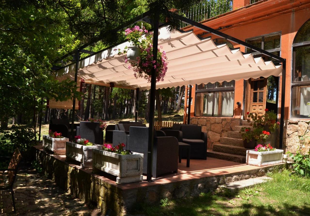 Hospedium Hostal Almanzor นาวาร์เรดอนดา เด เกรโดส ภายนอก รูปภาพ