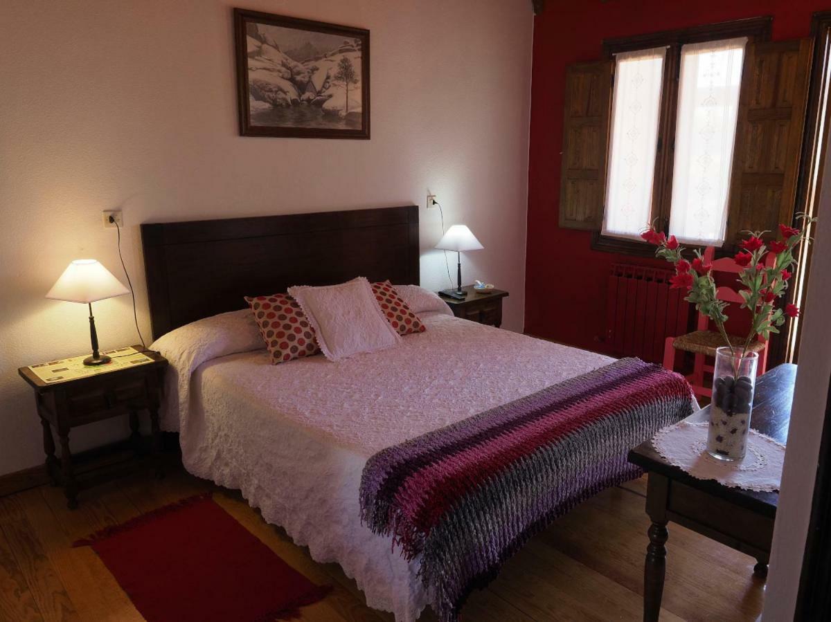 Hospedium Hostal Almanzor นาวาร์เรดอนดา เด เกรโดส ภายนอก รูปภาพ